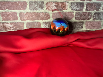 Décoration de Noël : boule de Noël en plastique peinte à la main