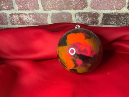 Boule de Noël en plastique peinte à la main, diamètre 10 cm, couleur dominante rouge